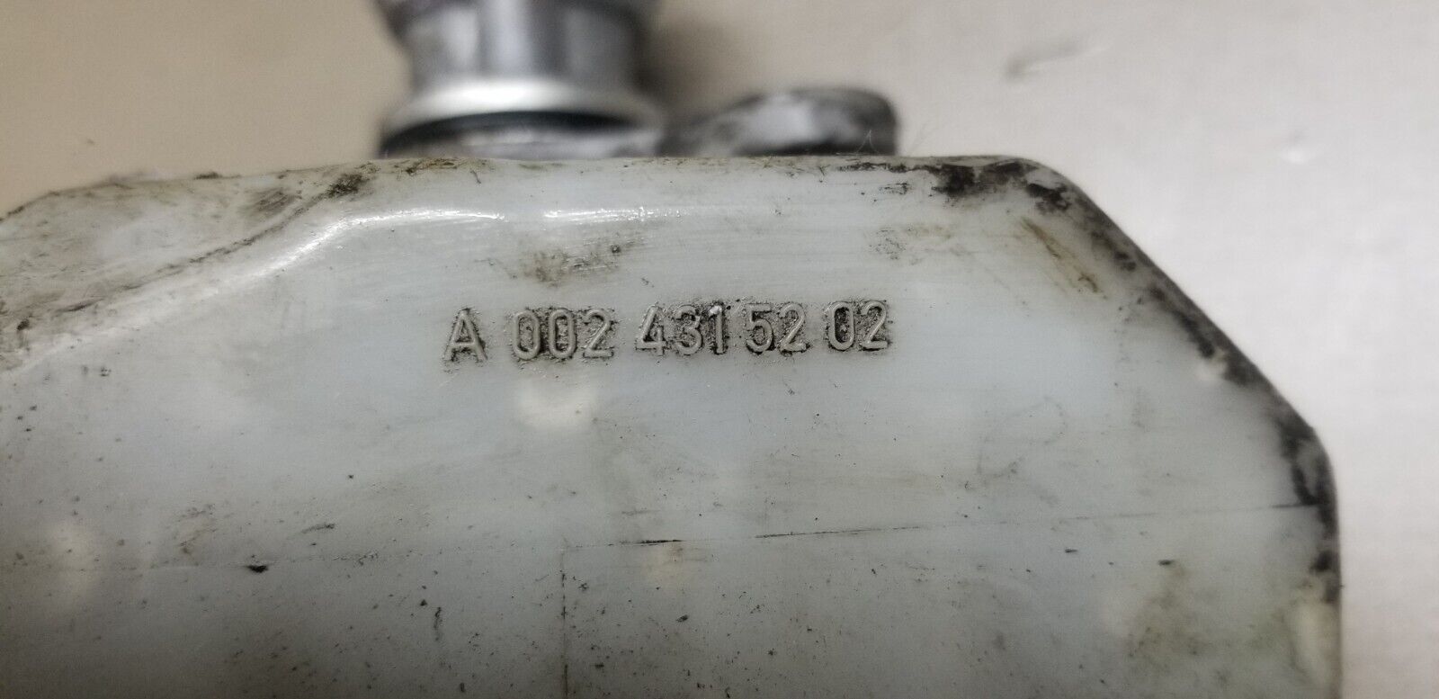 Genuine Mercedes Sprinter Brake Master Cylinder 2006-2018 W906 A0024315202 - Image 4