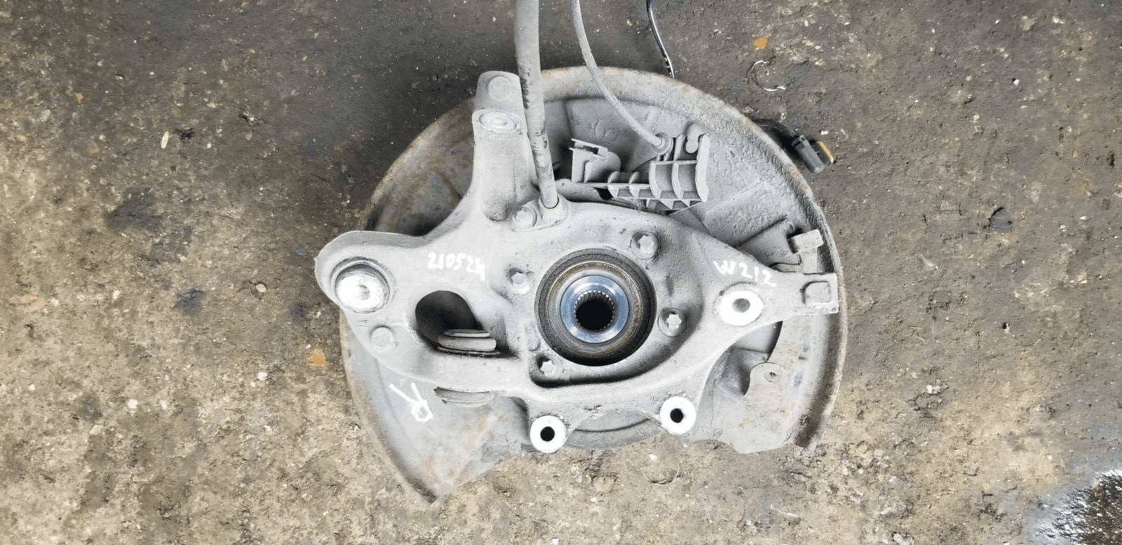 Mercedes Benz E-Class 2015 W212 Drivers Rear Right Hub Assembly |O - Image 3