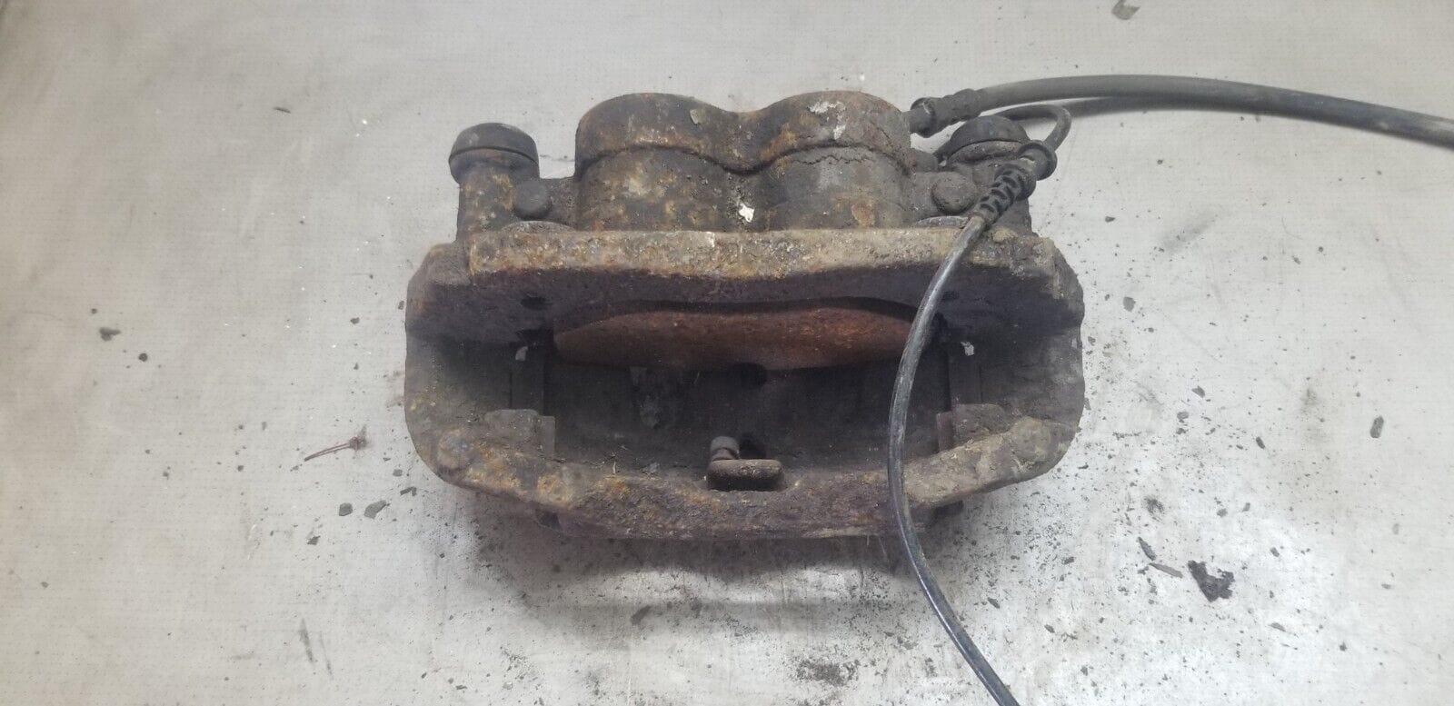 MERCEDES BENZ SPRINTER W906 2014 FRONT LEFT PASSENGER SIDE BRAKE CALIPER - Image 4