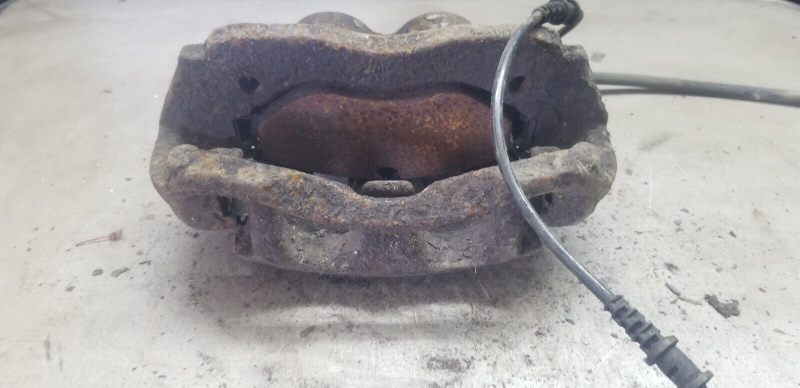 MERCEDES BENZ SPRINTER W906 2014 FRONT LEFT PASSENGER SIDE BRAKE CALIPER - Image 5