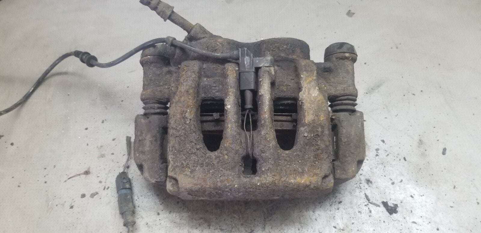 MERCEDES BENZ SPRINTER W906 2014 FRONT LEFT PASSENGER SIDE BRAKE CALIPER