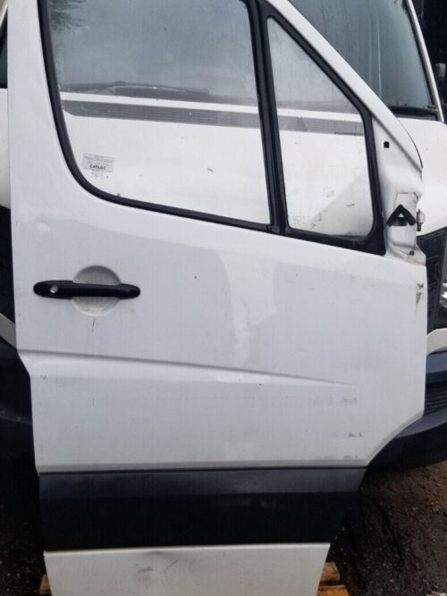 MERCEDES BENZ SPRINTER W906 VOLKSWAGEN CRAFTER DRIVER SIDE FRONT WHITE DOOR