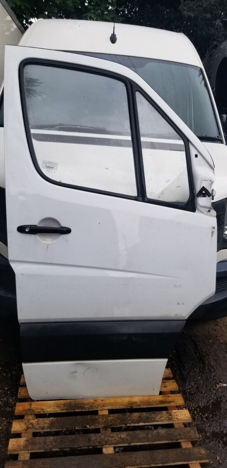 MERCEDES BENZ SPRINTER W906 VOLKSWAGEN CRAFTER DRIVER SIDE FRONT WHITE DOOR