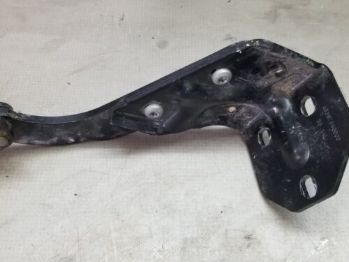 MERCEDES BENZ VITO 2004-2015 LEFT SLIDING DOOR BOTTOM BRACKET A6397660000