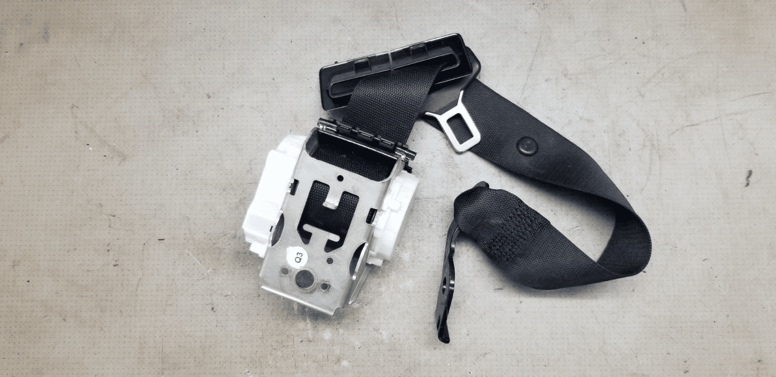 MERCEDES BENZ W212 E CLASS SALOON FACELIFT REAR SEAT BELT RIGHT SIDE A2128609685