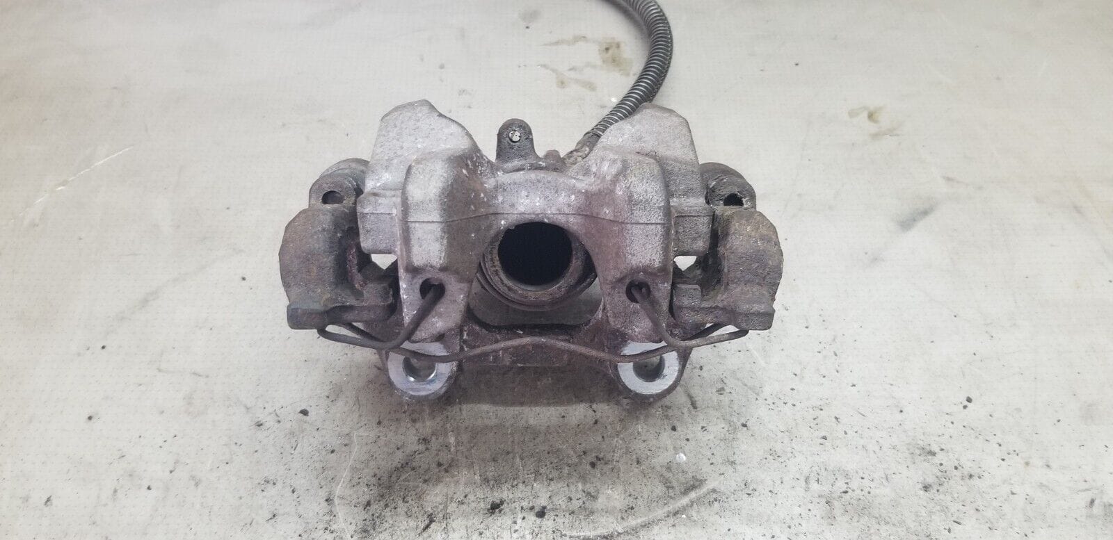 MERCEDES C CLASS C220 PASSENGER SIDE REAR BRAKE CALIPER - Image 3