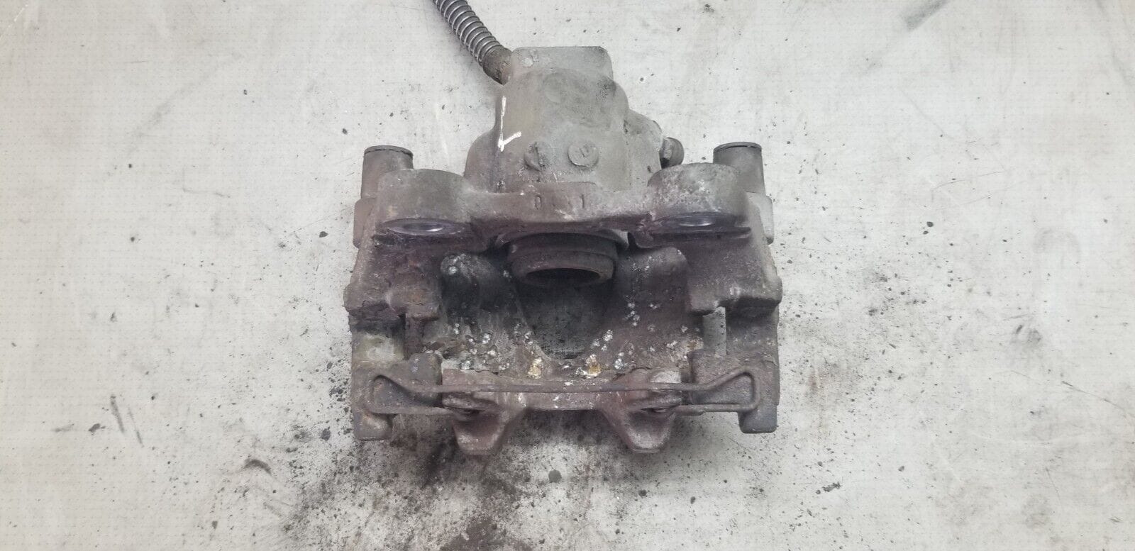 MERCEDES C CLASS C220 PASSENGER SIDE REAR BRAKE CALIPER - Image 4