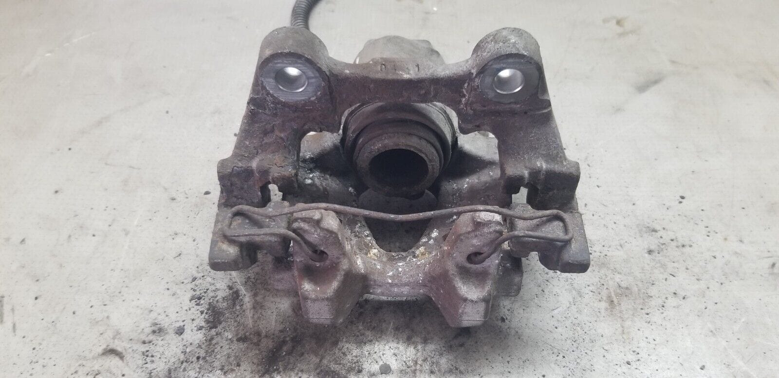 MERCEDES C CLASS C220 PASSENGER SIDE REAR BRAKE CALIPER - Image 5