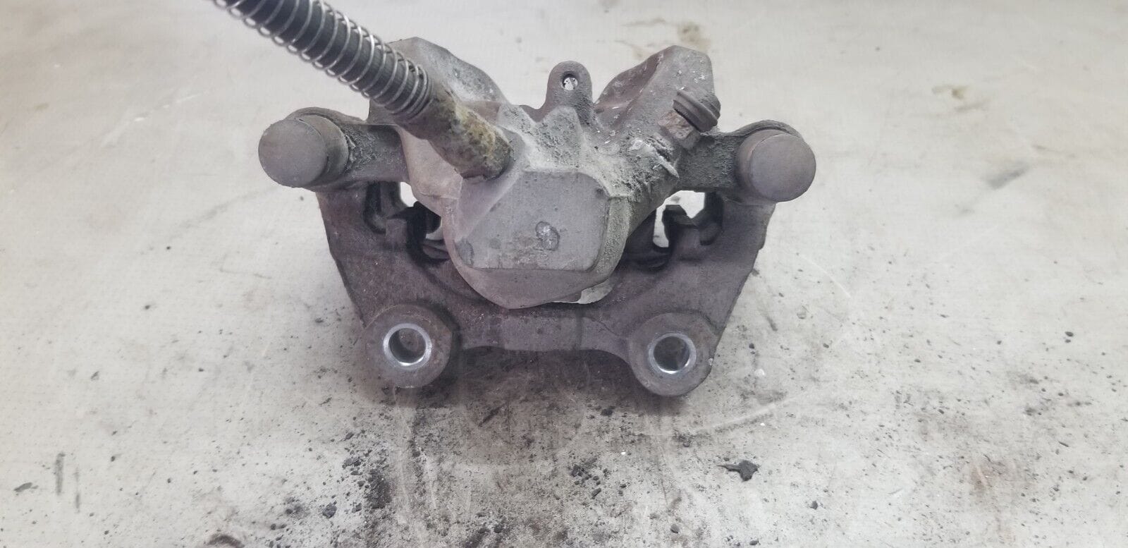 MERCEDES C CLASS C220 PASSENGER SIDE REAR BRAKE CALIPER - Image 6