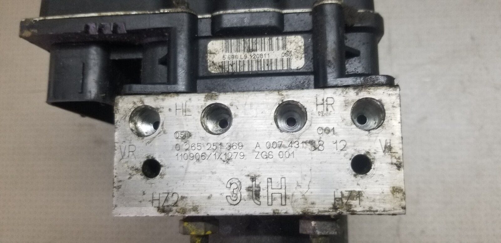 Mercedes Sprinter W906 ABS Pump A0074313812 Genuine - Image 3