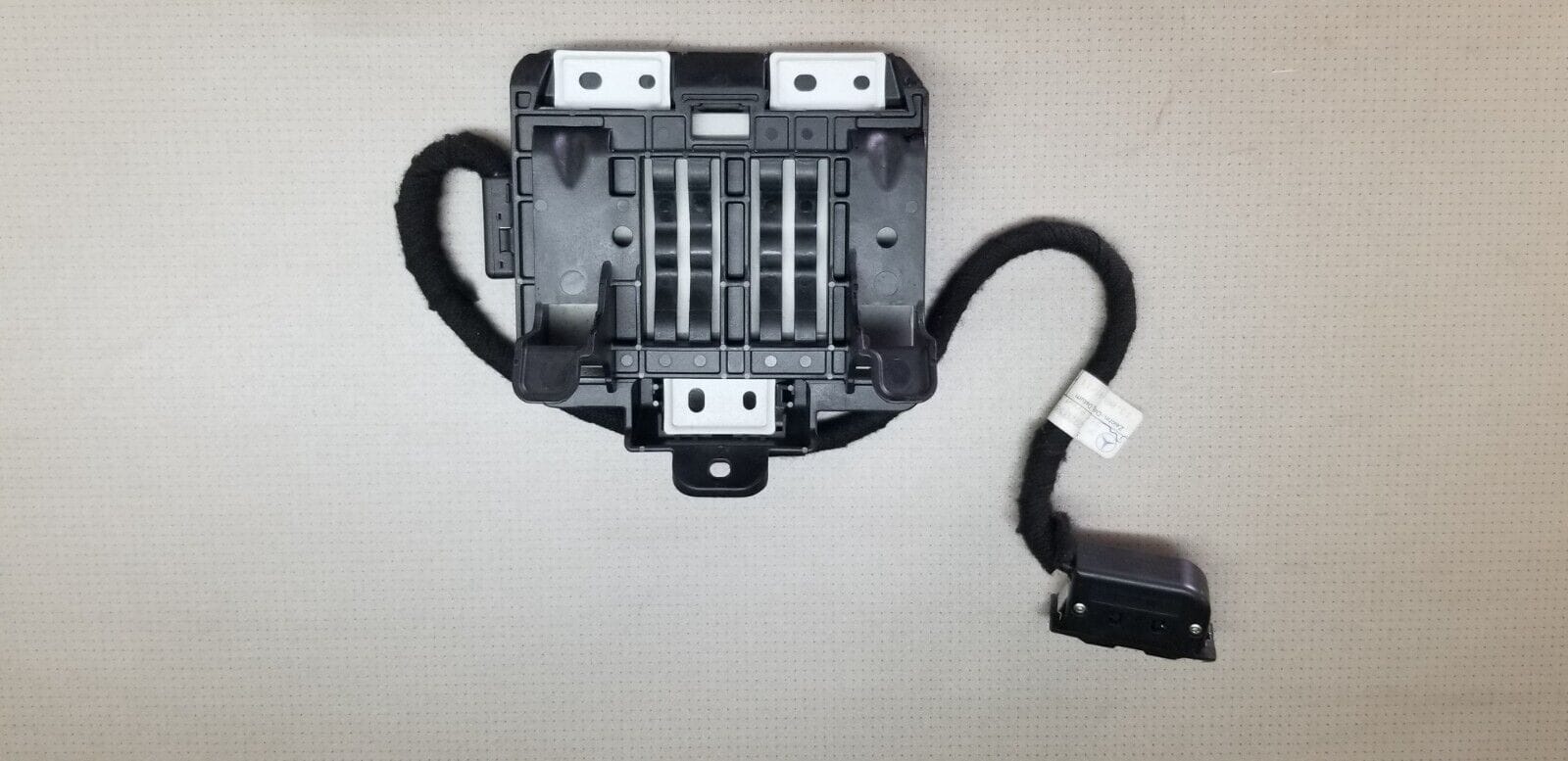 Mercedes W212 Media Interface Control Unit Module Multimedia A2219005903 - Image 4