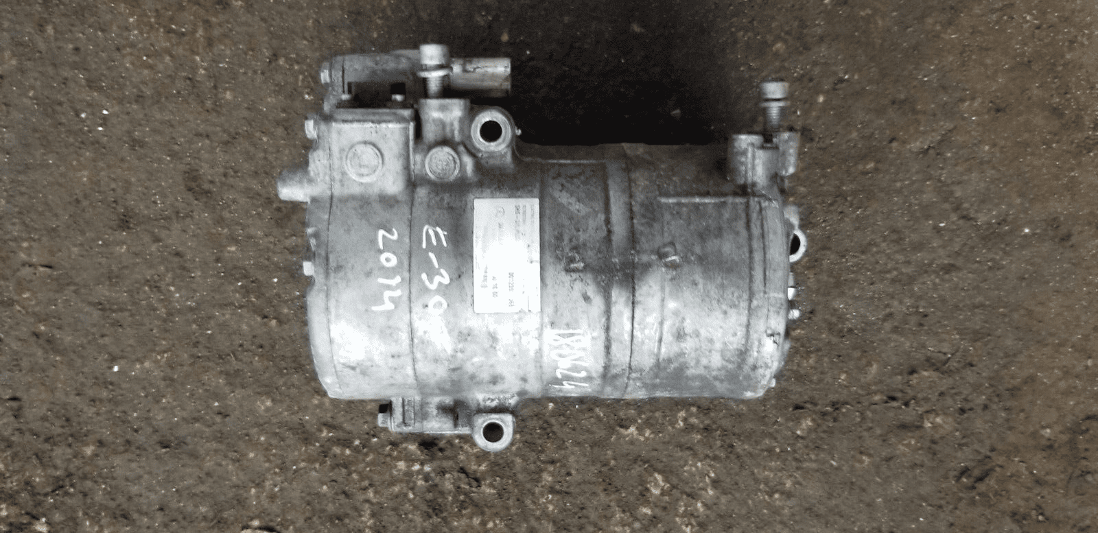 Mercedes-benz E300 Amg Hybrid W212 2013 2143 Air Con Compressoer Pump A0038301660