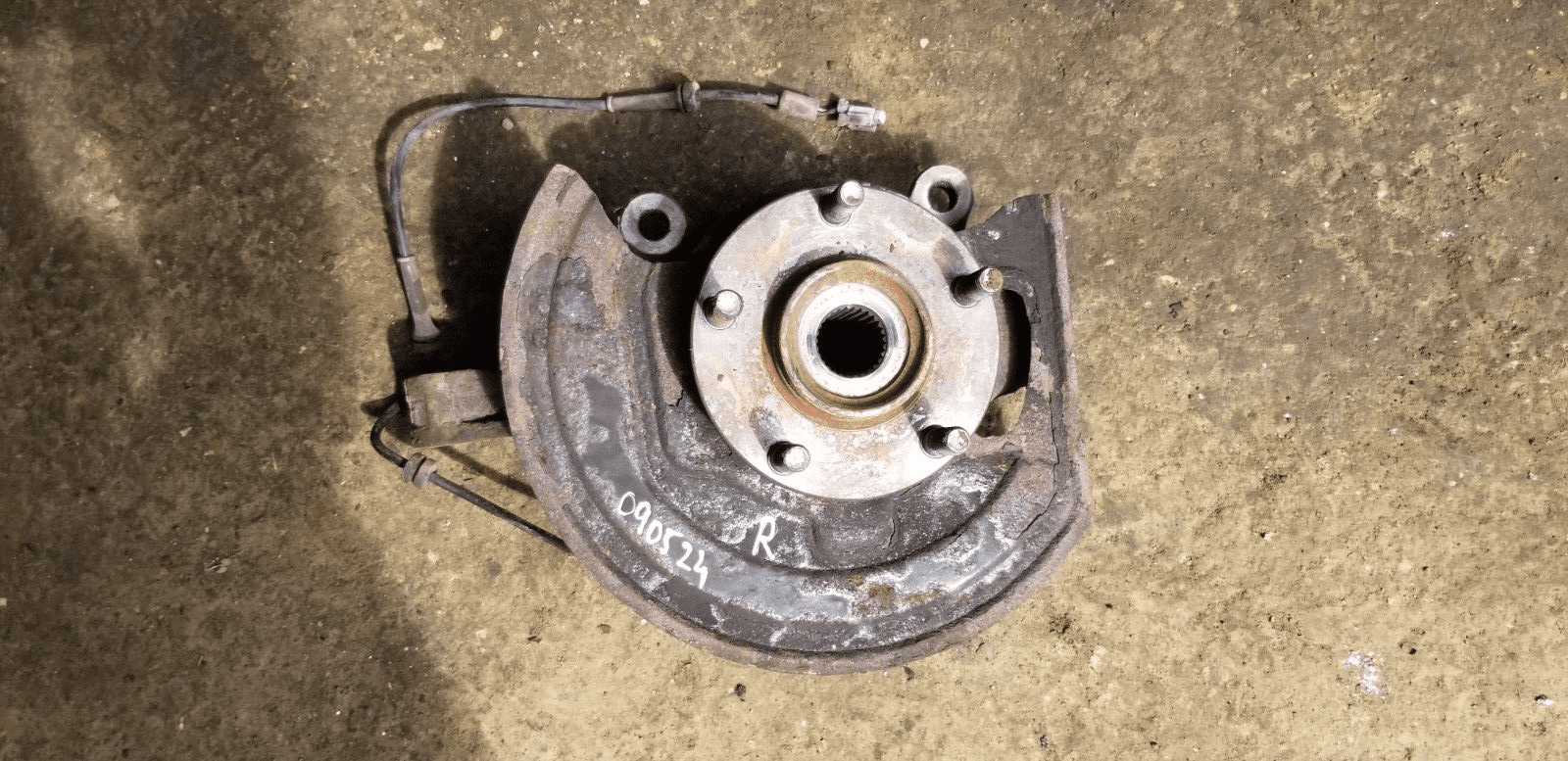 Nissan Qashqai 1.5 Diesel Front Driver Right Wheel Hub 40014-JD040 |O - Image 4