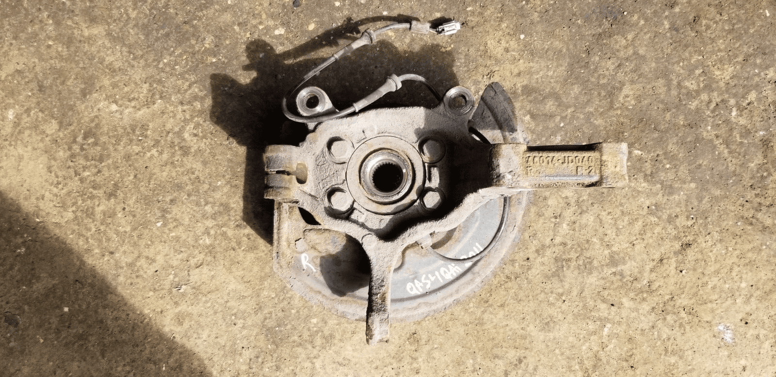 Nissan Qashqai 1.5 Diesel Front Driver Right Wheel Hub 40014-JD040 |O