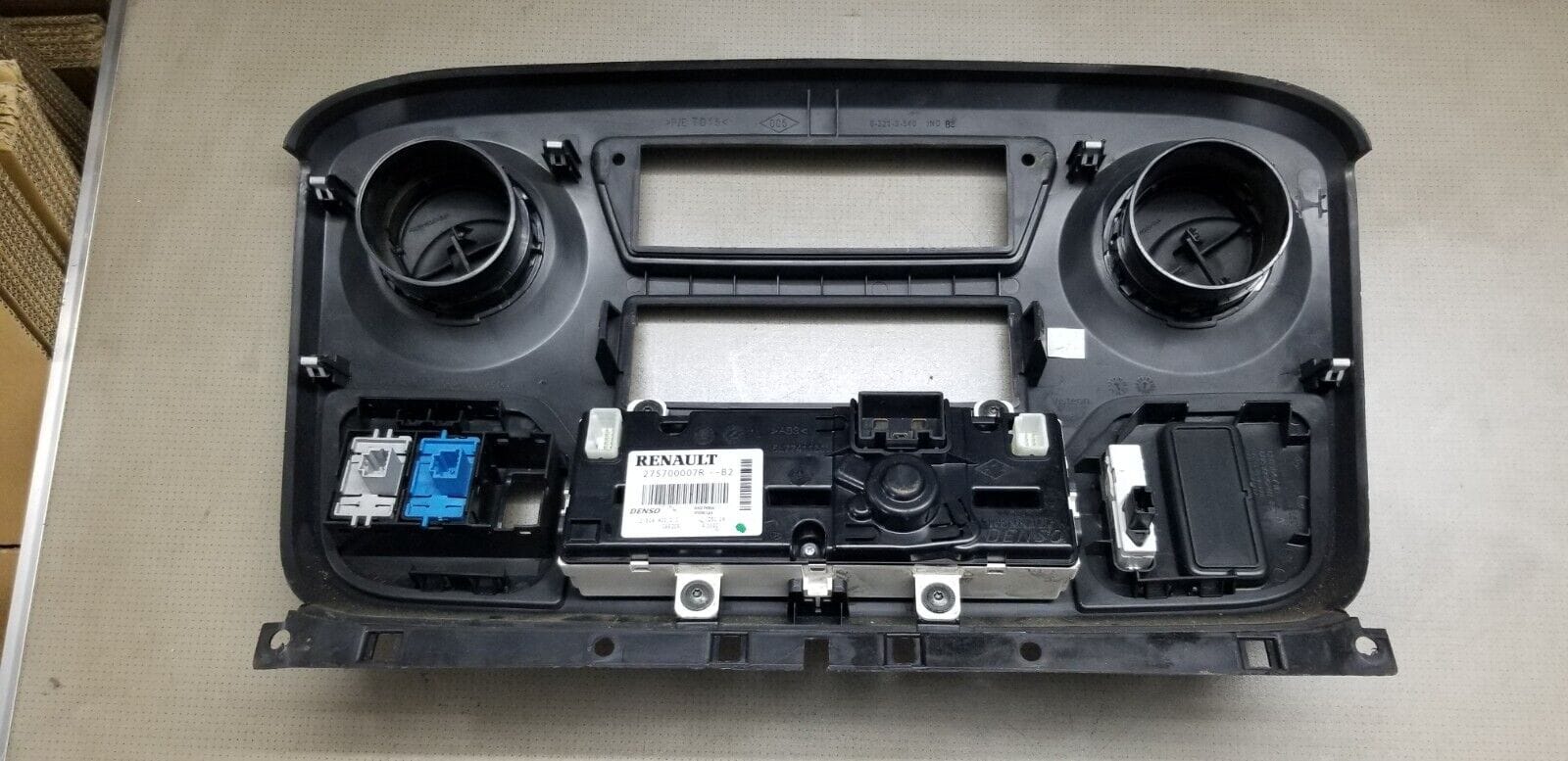 RENAULT MASTER Radio Surround Trim 2015 & Heater Control Mk3 682600025R - Image 3