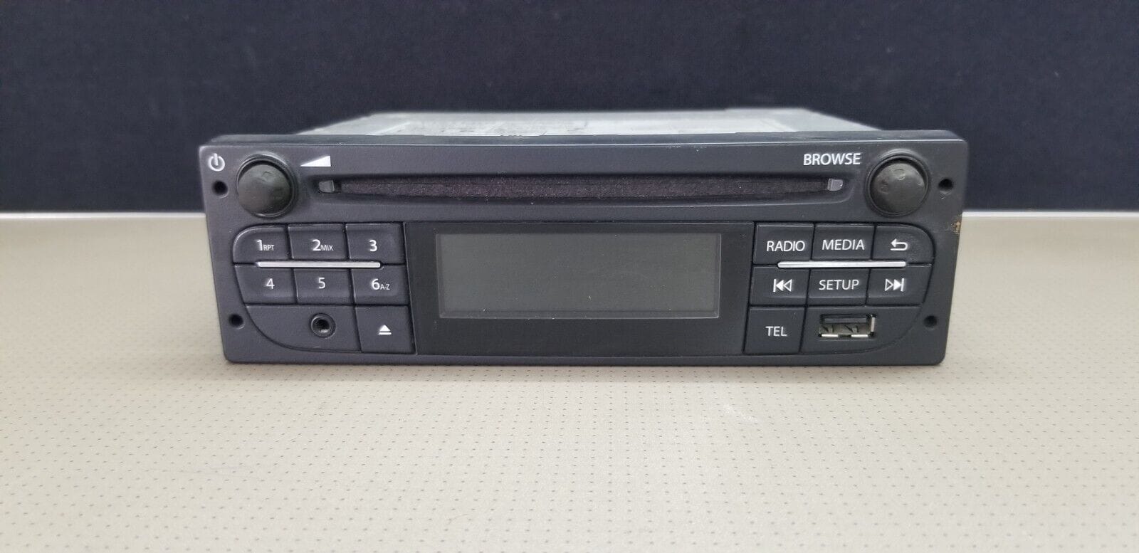 Renault Trafic Vivaro Stereo Radio CD Player Head Unit 281159717R/No Code