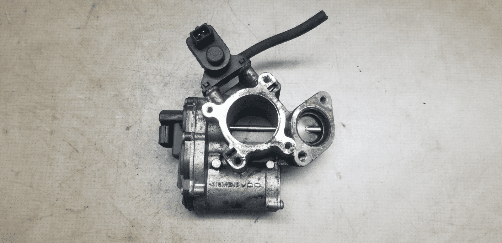 Renault Trafic Vivaro Primastar 2.0 M9R EGR Valve 2007 – 2014 147100385R