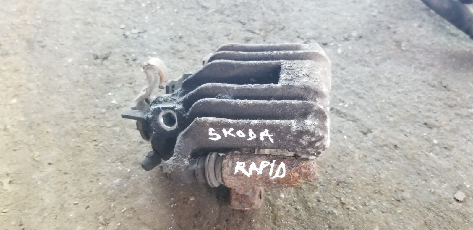 Skoda Rapid 1.6 Diesel 2016 Rear Left Side Brake Caliper |O - Image 4