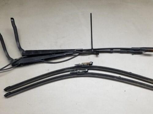 SPRINTER-CRAFTER PASSENGER/DRIVER WIPER ARM SET 2008-18 A0018206144-A9068200744