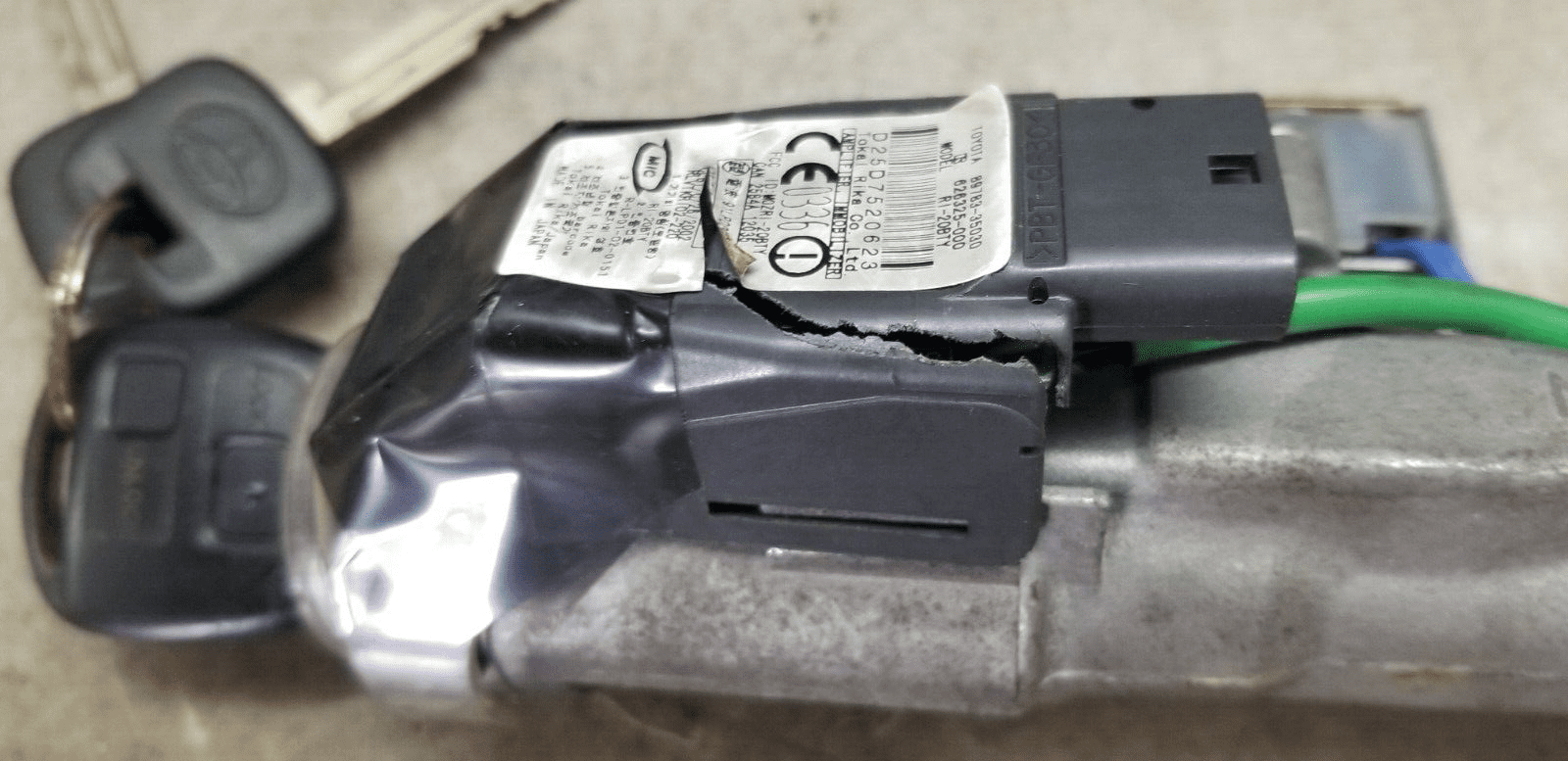 Toyota Landcruiser J12 Ignition barrel and 1 key 2003 - 2009 45020-35-12 - Image 4