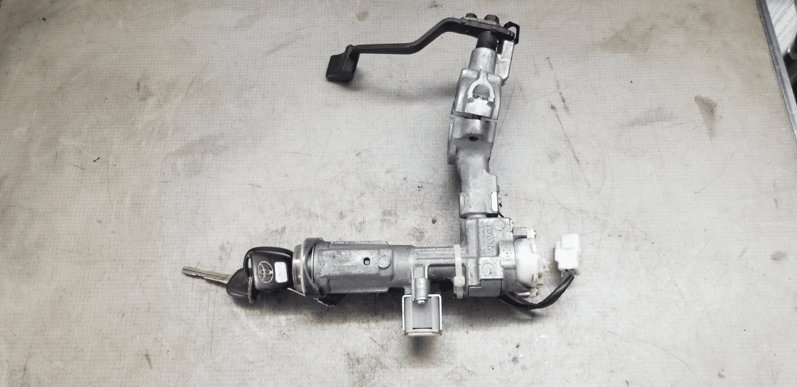 Toyota Landcruiser J12 Ignition barrel and 1 key 2003 - 2009 45020-35-12 - Image 7