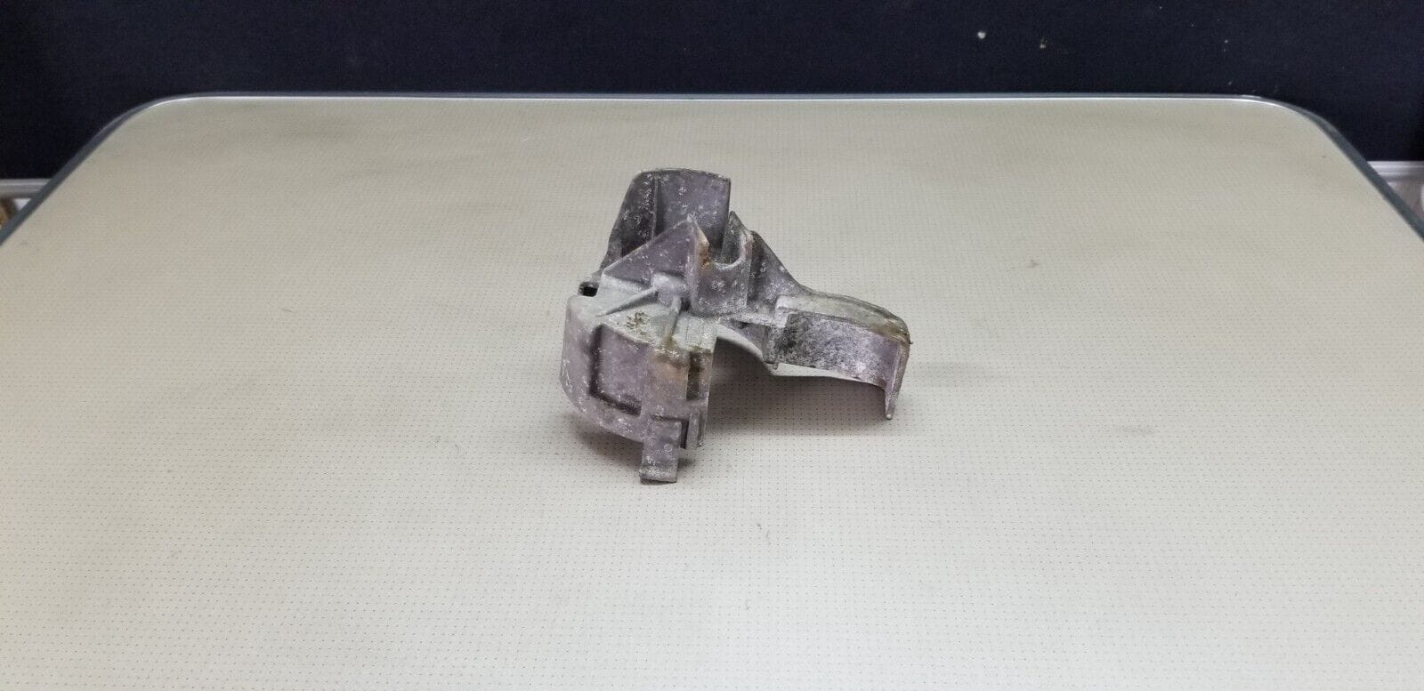 VAUXHALL VIVARO 2007-2014 MK1 2.0 DIESEL FUEL FILTER HOUSING COVER 8200649459