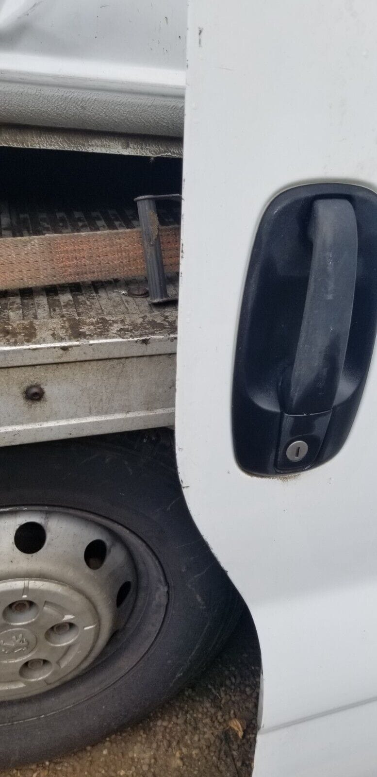 VAUXHALL VIVARO DRIVER SIDE DOOR - Image 5