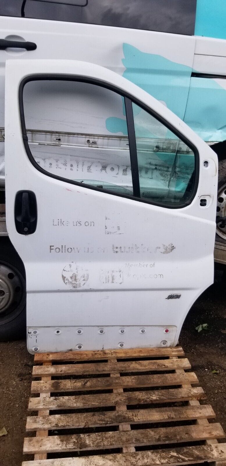 VAUXHALL VIVARO DRIVER SIDE DOOR