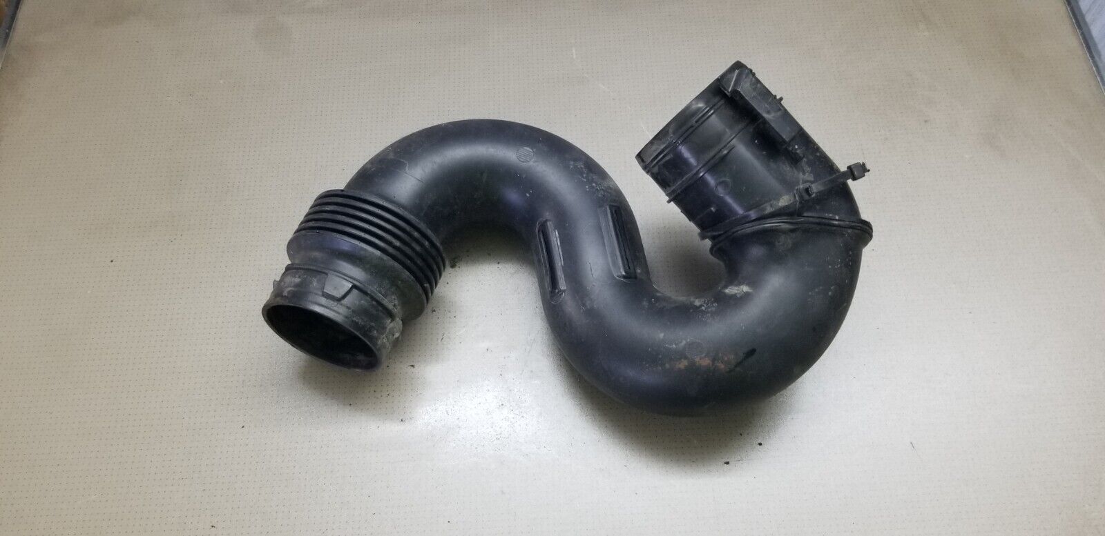 VAUXHALL VIVARO RENAULT TRAFIC 1.6 TD AIR BOX INTAKE PIPE 165555514R 2015 - Image 4