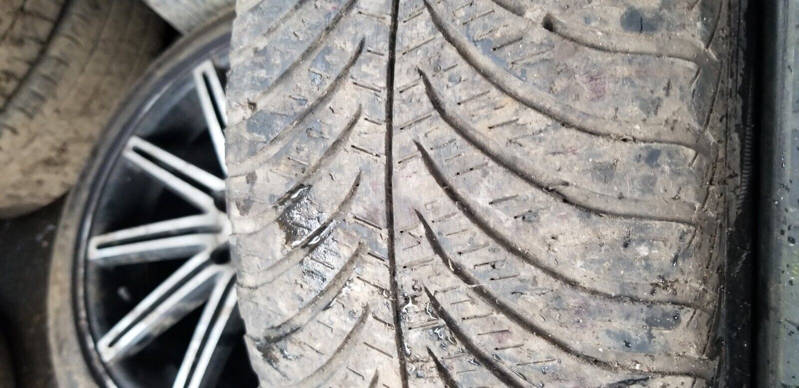Volkswagen Alloy Wheels and Tyres 205 55 16 Et 50 - Image 13