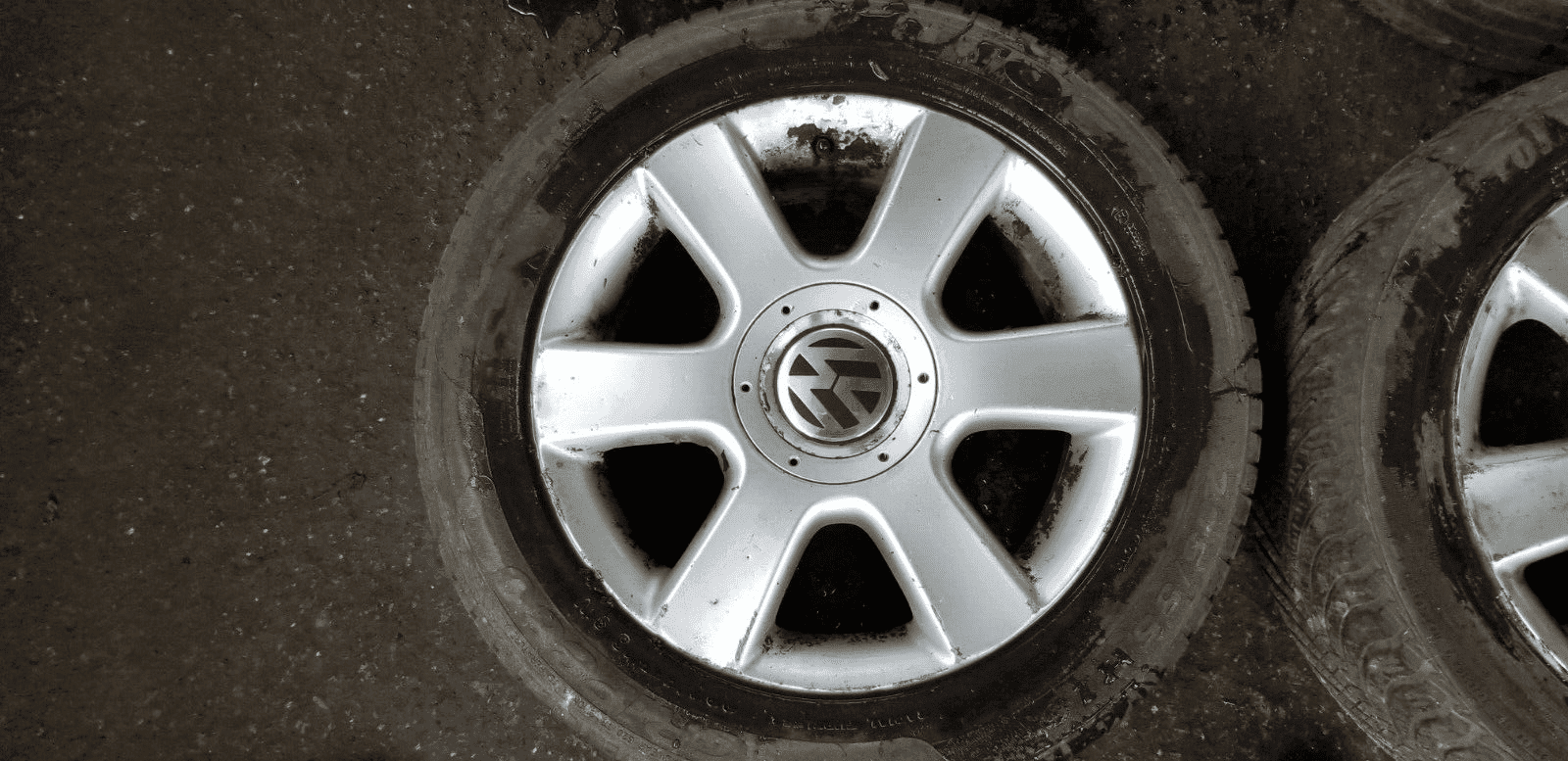 Volkswagen Alloy Wheels and Tyres 205 55 16 Et 50 - Image 3