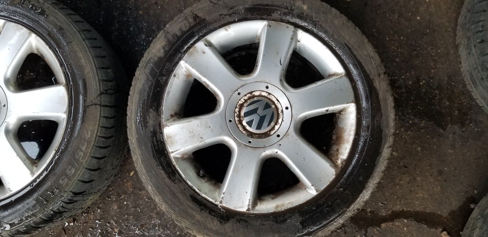 Volkswagen Alloy Wheels and Tyres 205 55 16 Et 50 - Image 5