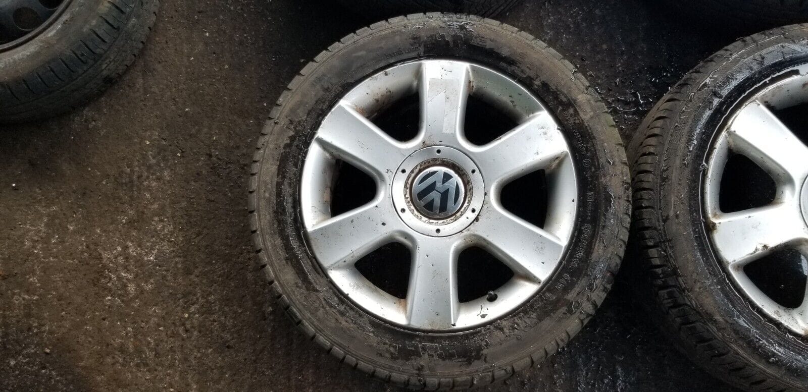 Volkswagen Alloy Wheels and Tyres 205 55 16 Et 50 - Image 8