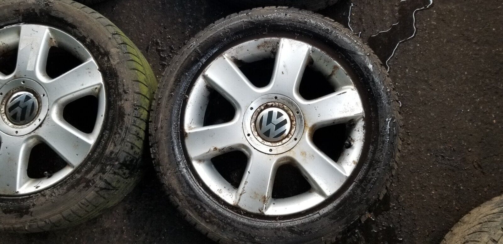 Volkswagen Alloy Wheels and Tyres 205 55 16 Et 50 - Image 9