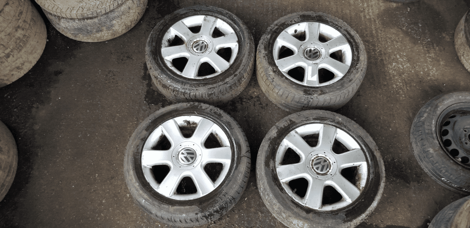 Volkswagen Alloy Wheels and Tyres 205 55 16 Et 50