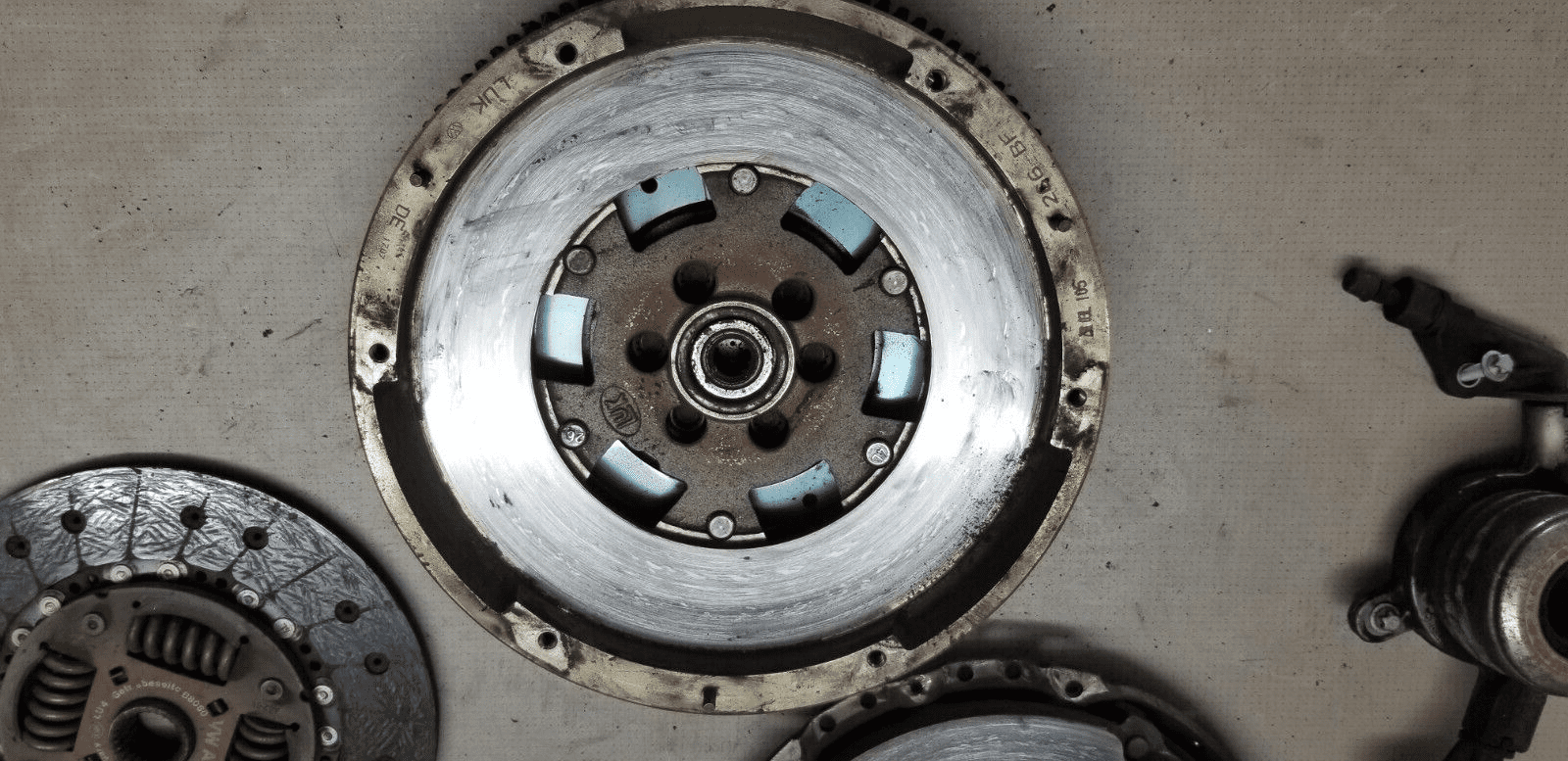 Volkswagen Crafter 2.0 6 Speed Manual Dual Mass Clutch And Flywheel Kit 2015 |O - Image 3