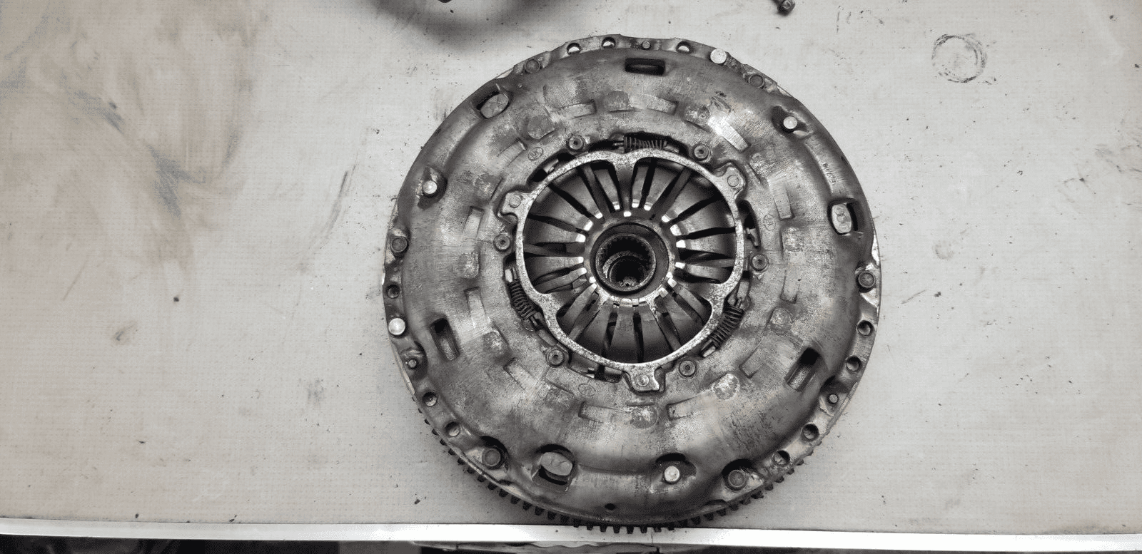 Volkswagen Crafter 2.0 6 Speed Manual Dual Mass Clutch And Flywheel Kit 2015 |O - Image 10