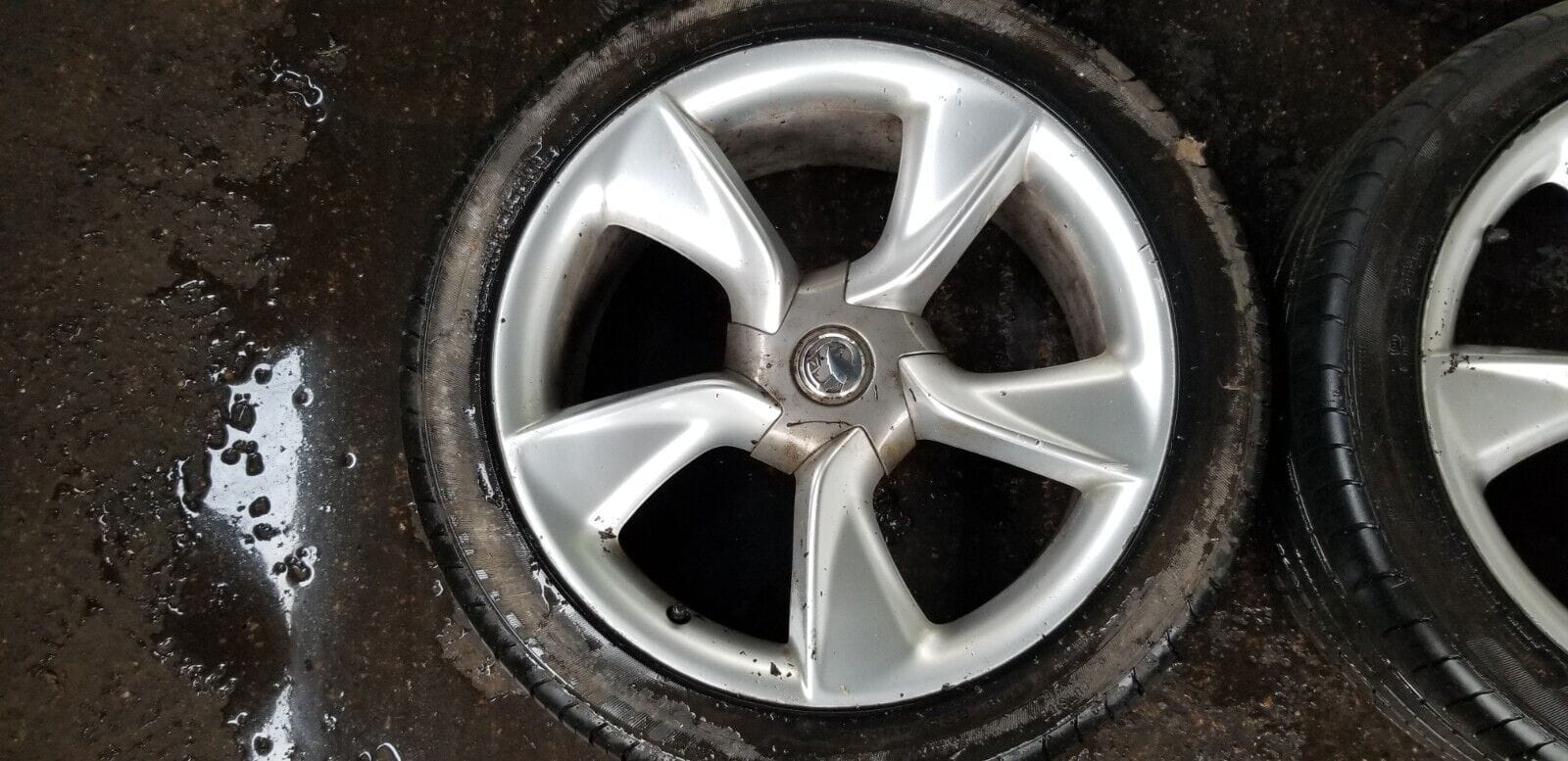 Vauxhall Astra J 19 Inch Alloy Wheels and Tyres 45R19 13312751 - Image 3