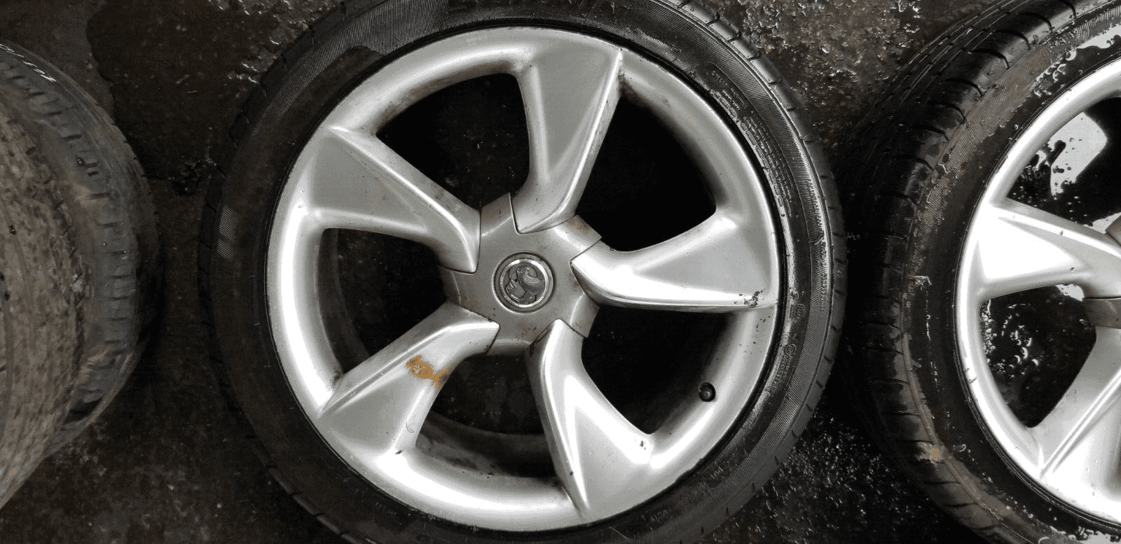 Vauxhall Astra J 19 Inch Alloy Wheels and Tyres 45R19 13312751 - Image 4