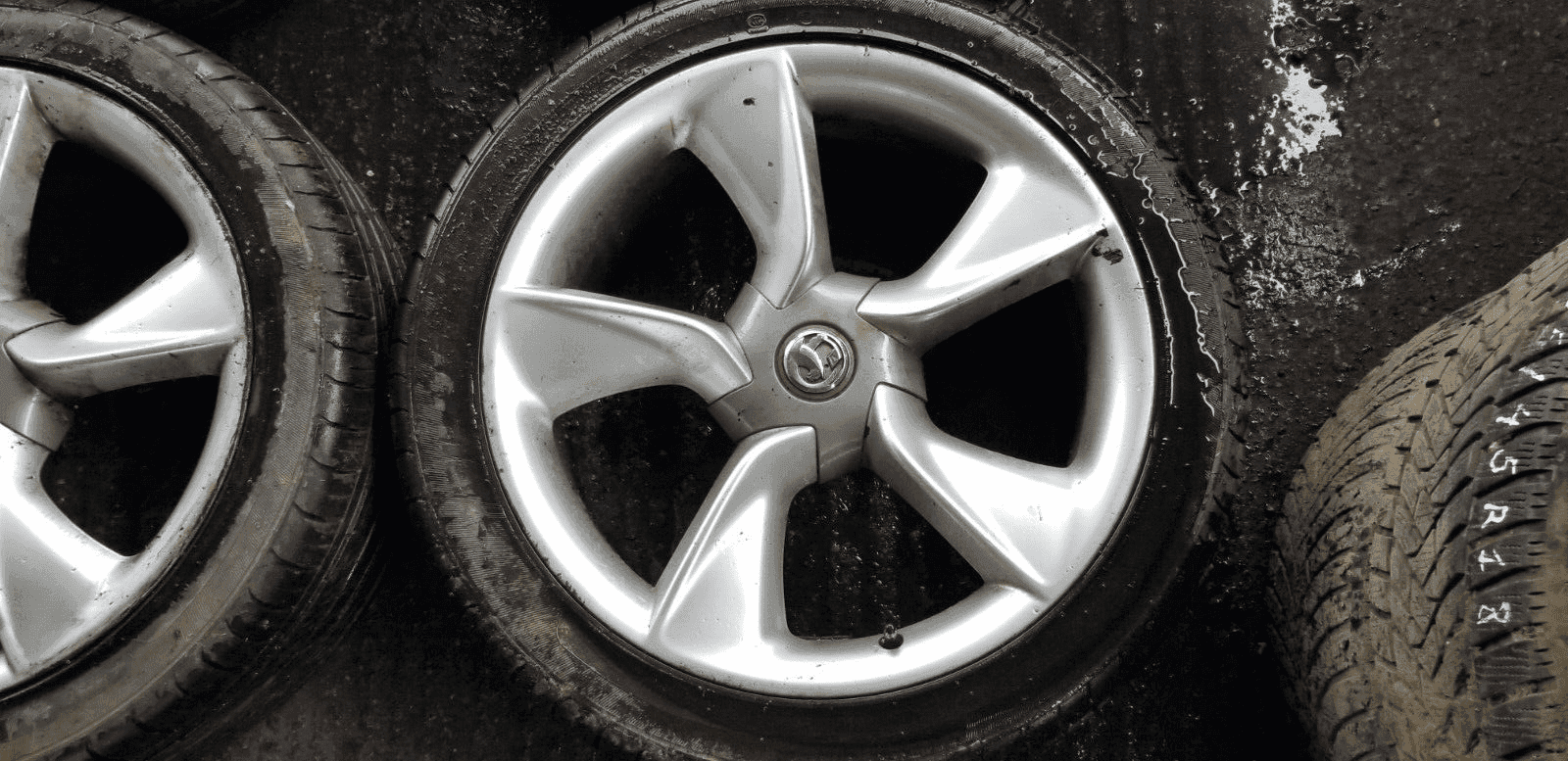 Vauxhall Astra J 19 Inch Alloy Wheels and Tyres 45R19 13312751 - Image 6