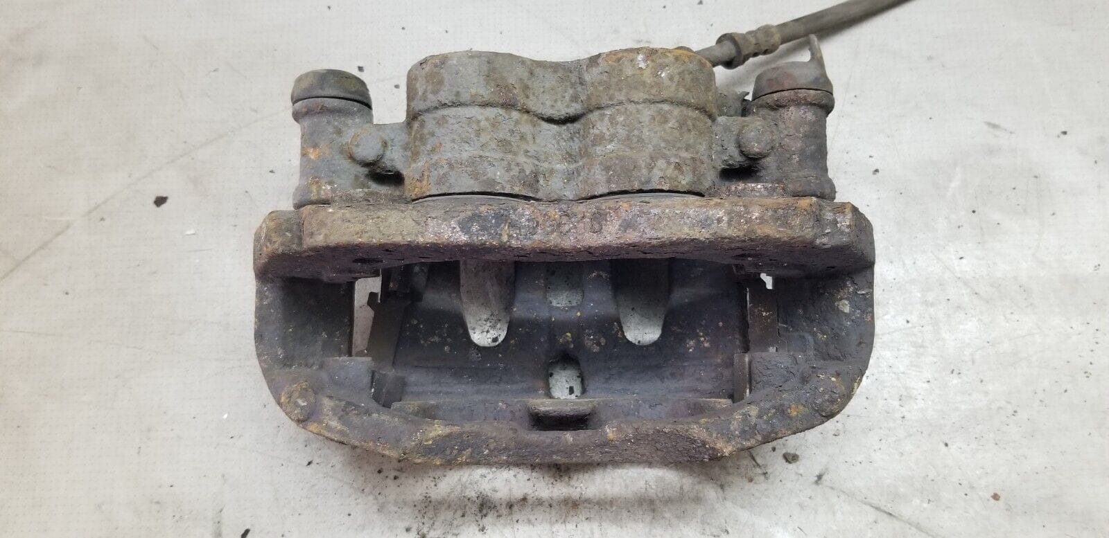 Volkswagen Crafter Brake Caliper Left Near Side Front 2.0 Diesel 2013 - Image 5