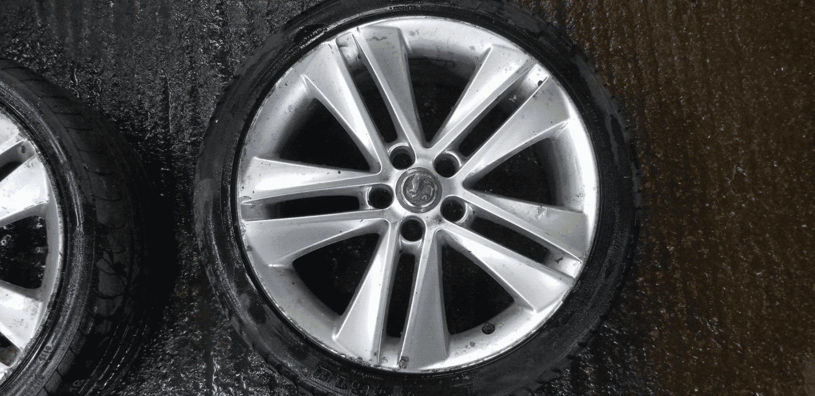 Vauxhall Astra 18 Inch Alloy Wheel and Tyres 40 R18 18X7.5 - Image 8