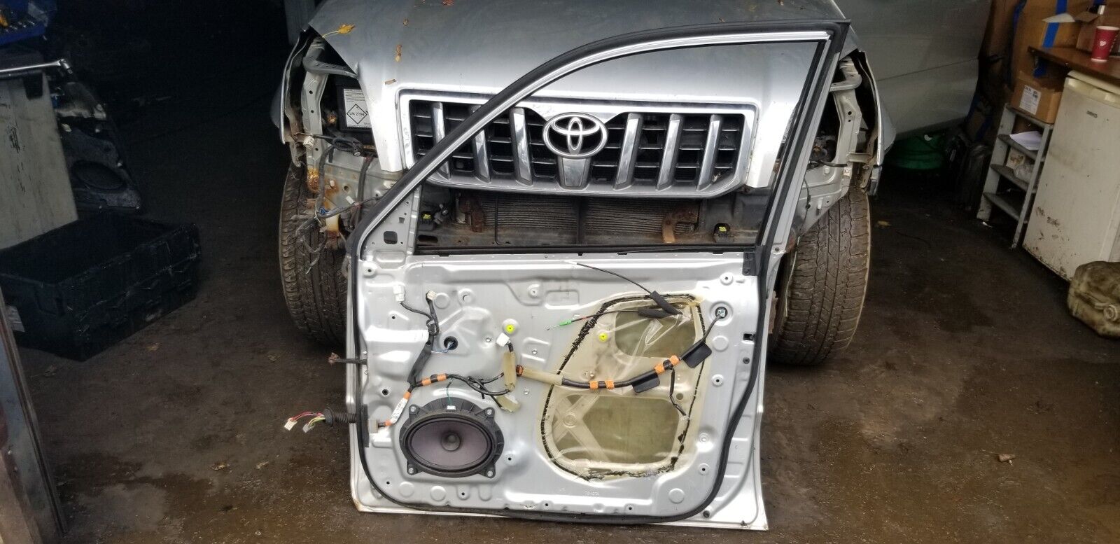 2005 Toyota Land Cruiser Drivers Side Front Door Silver - Image 3