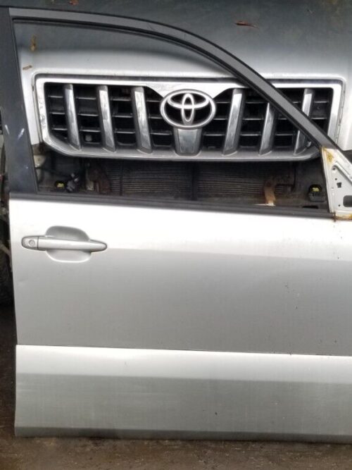 2005 Toyota Land Cruiser Drivers Side Front Door Silver