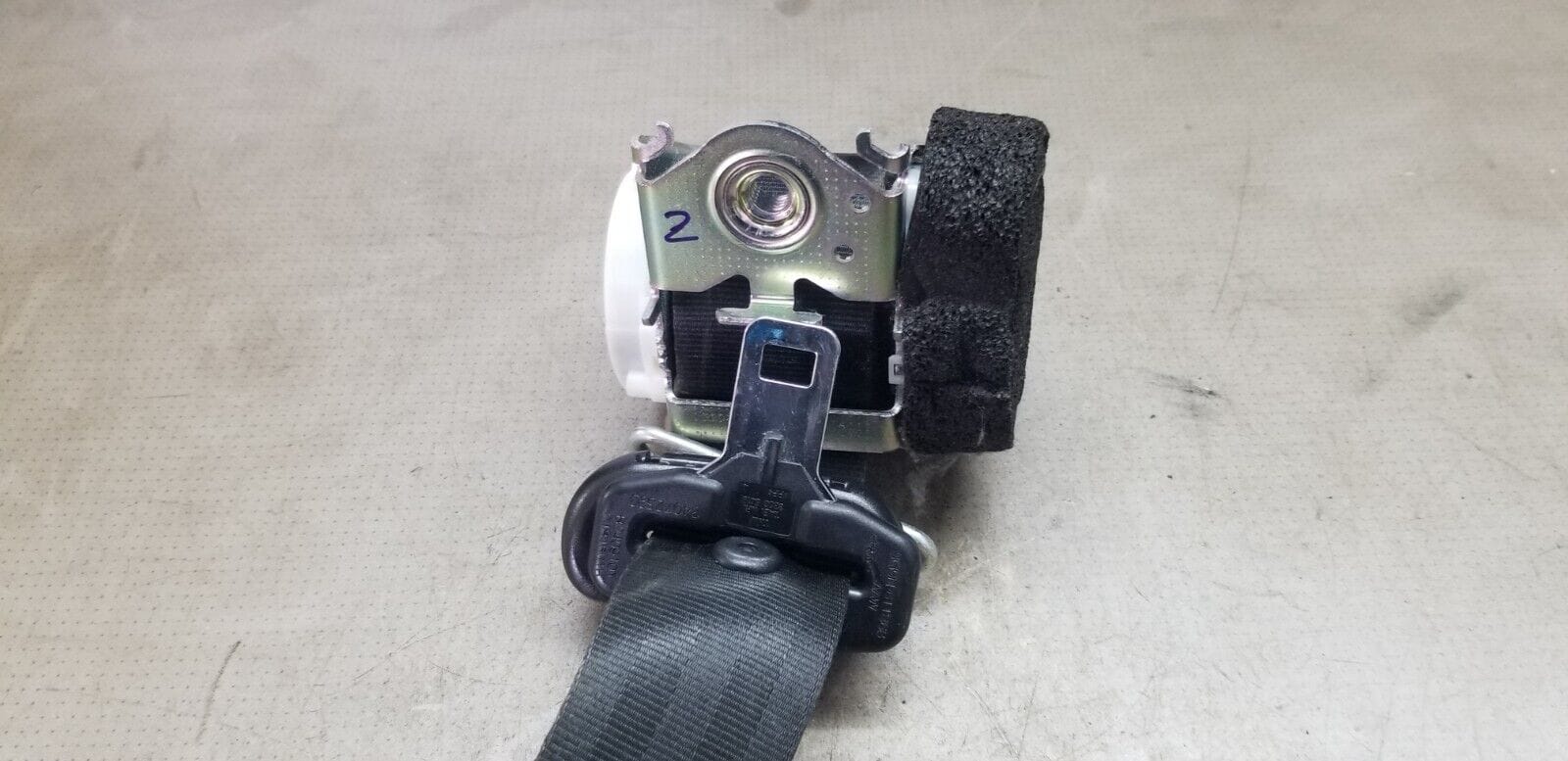 2010 Ford Galaxy seat belt DRIVER side Rear OSR Right - Image 3