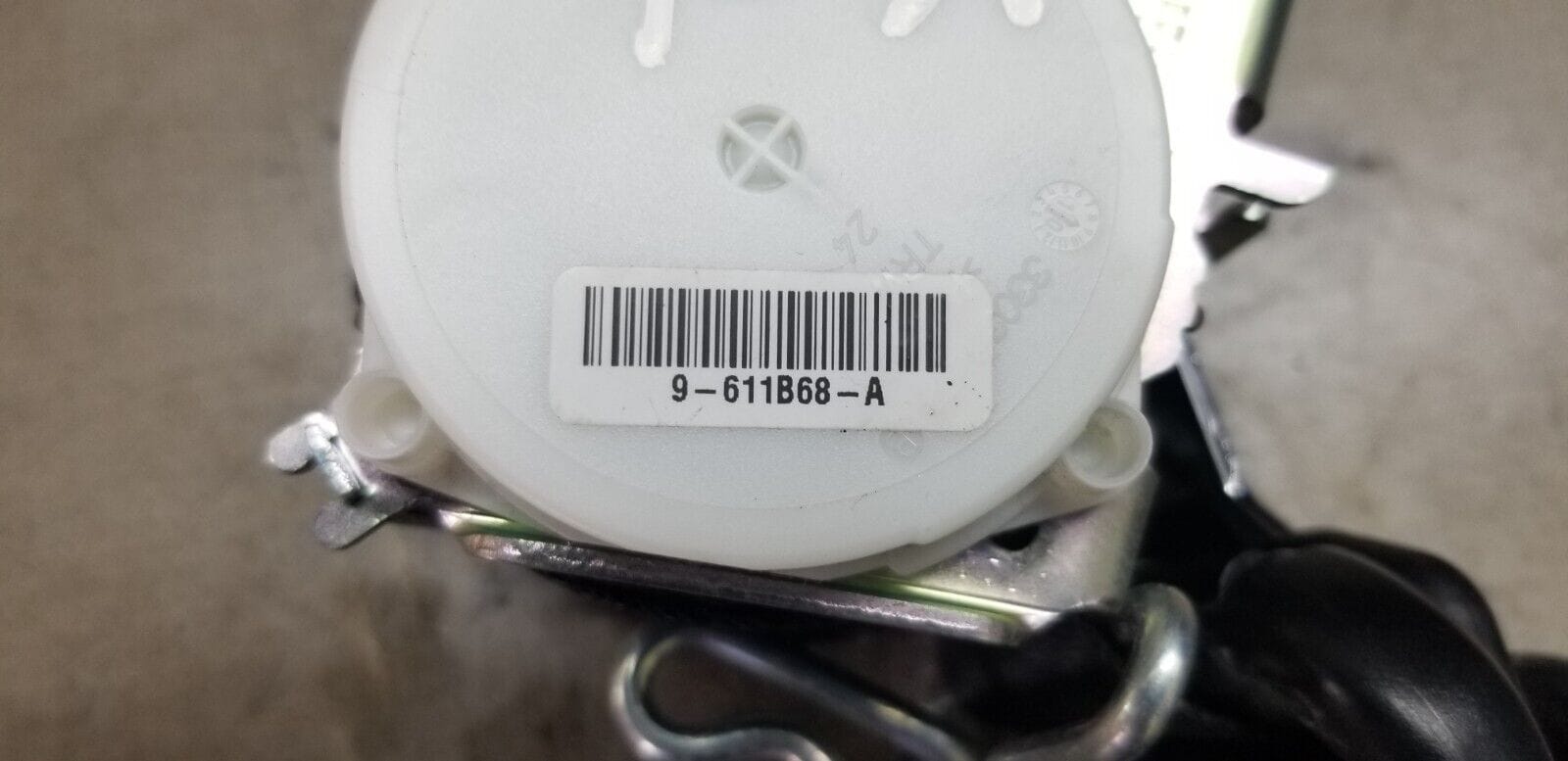 2010 Ford Galaxy seat belt DRIVER side Rear OSR Right - Image 4