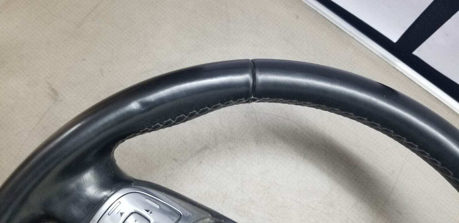 2011 Ford Galaxy Steering Wheel Am2T-14K147-Ea - Image 3