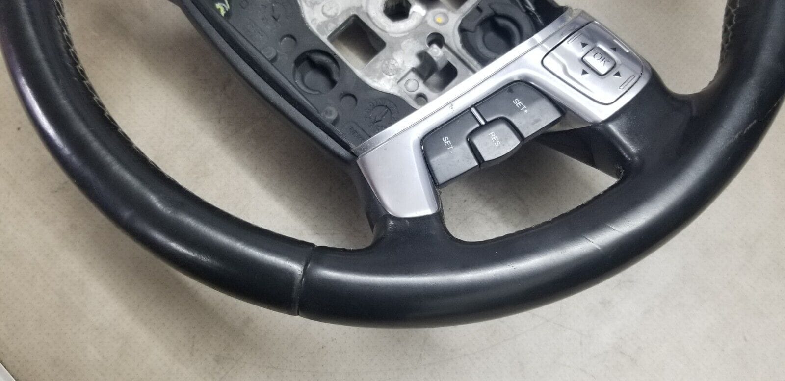 2011 Ford Galaxy Steering Wheel Am2T-14K147-Ea - Image 6