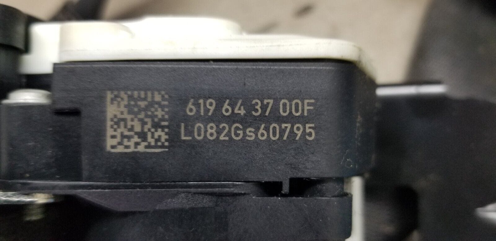 2011 MERCEDES C CLASS W204 FRONT DRIVER SIDE SEATBELT A2048602286 - Image 3