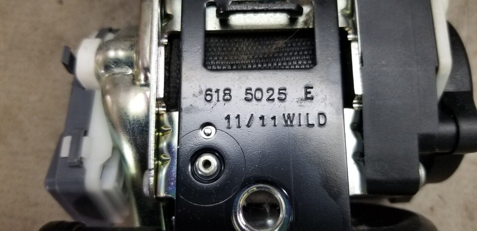 2011 MERCEDES C CLASS W204 FRONT DRIVER SIDE SEATBELT A2048602286 - Image 6